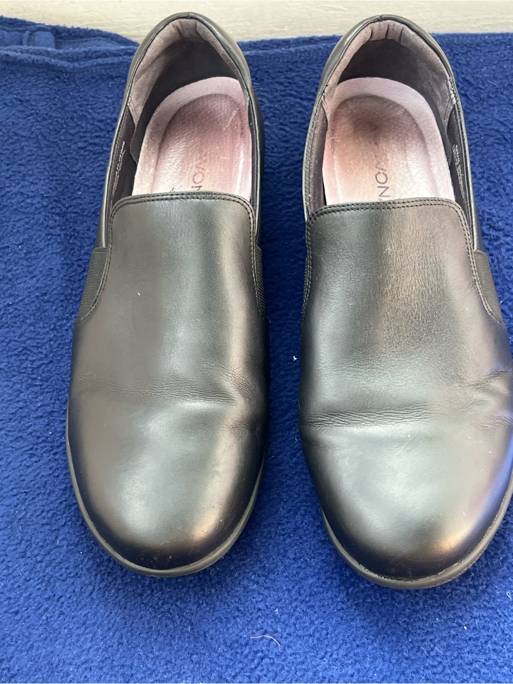 Aravon Black Leather Women's Slip-On Flats